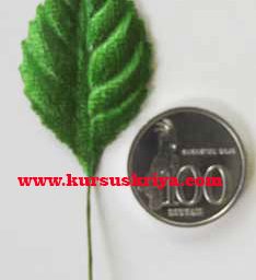 Daun imitasi mawar beludru size sedang per lusin (MBS032)