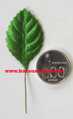 Daun imitasi mawar beludru size sedang per lusin (MBS032)