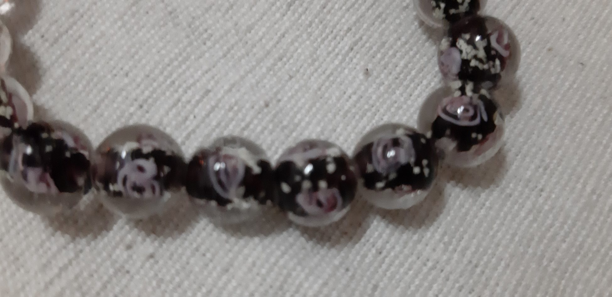 Manik kaca bulat 10 mm warna hitam bening motif bunga pink (BAW0414)