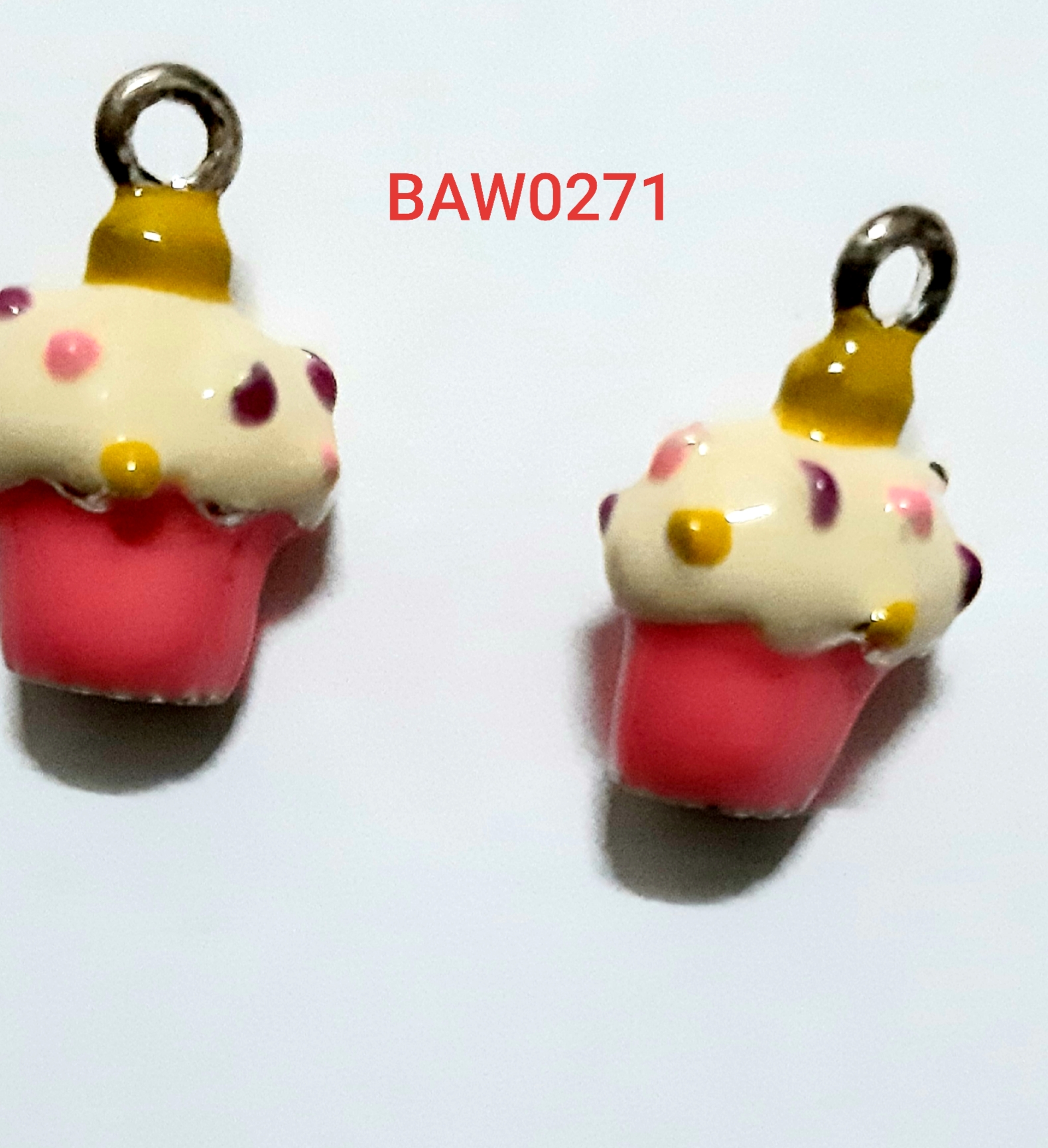 Liontin model cup cake