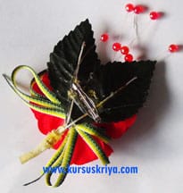 Korsase 3 bunga merah