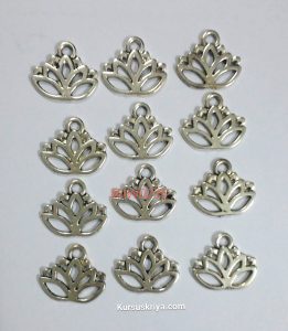 Liontin logam teratai