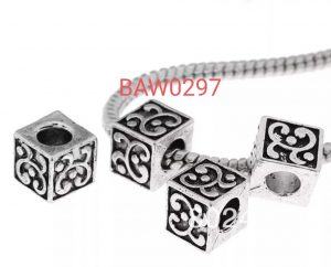 Manik logam kotak 9 mm ukiran motif eropa