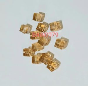 Manik kristal kotak 6 mm light ochre clear