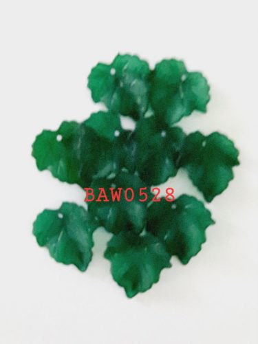 Liontin daun akrilik embos