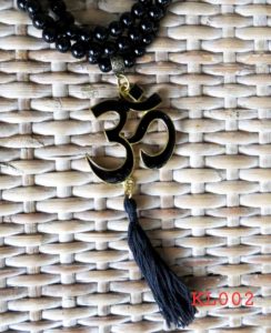 Kalung black onyx liontin om hitam