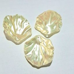 Kelopak bunga akrilik white pearl size L