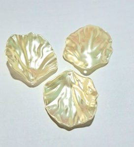 Kelopak bunga akrilik white pearl size L