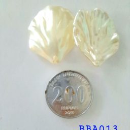 Kelopak bunga akrilik white pearl size M