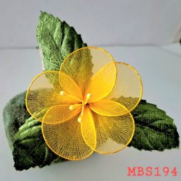 Kuntum bunga stocking yellow putik broken white