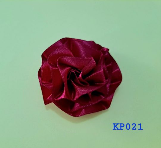 Kuntum bunga mawar satin warna burnt carmine