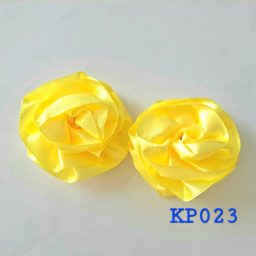 Kuntum bunga mawar satin warna lemon cadmium