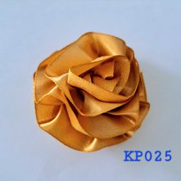 Kuntum bunga mawar satin warna gold ochre