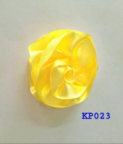 Kuntum bunga mawar satin warna lemon cadmium