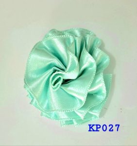 Kuntum bunga mawar satin warna aqua