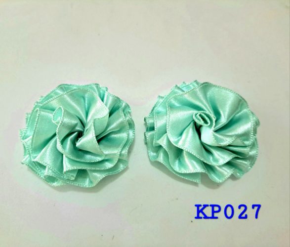 Kuntum bunga mawar satin warna aqua