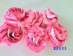 Kuntum bunga mawar satin warna pink madder lake