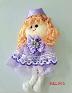 Aplikasi boneka topi violet