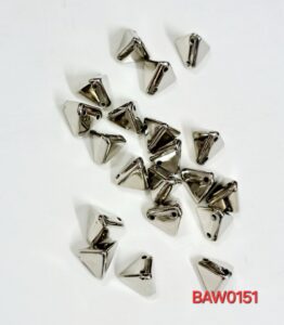 Ornamen Hiasan jahit segitiga spike stud