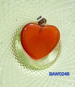 Liontin hati dari cat eye sintetis warna red orange