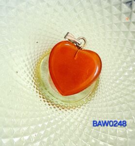 Liontin hati dari cat eye sintetis warna red orange