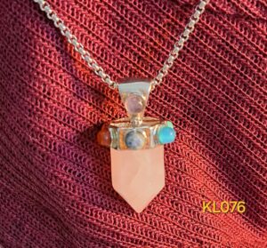 Liontin pendulum rose quartz hiasan 7 cakra rantai stainless steel warna silver