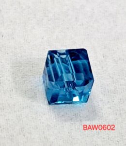 Manik-manik kristal austria bentuk kotak 6 mm warna lake blue clear