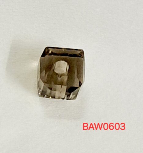Manik-manik kristal austria bentuk kotak 6 mm warna black clear