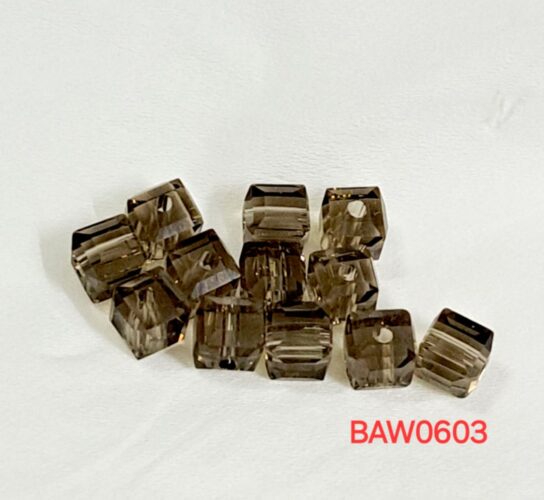 Manik-manik kristal austria bentuk kotak 6 mm warna black clear