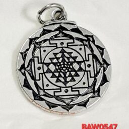 Liontin metal embos simbol mandala
