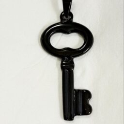 Liontin bentuk kunci kuno stainless steel 304 warna hitam