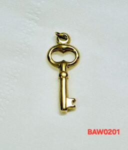 Liontin mungil bentuk kunci kuno dari stainless steel 304 gold