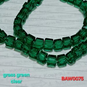 Manik-manik kristal austria bentuk kotak facet 6 mm warna grass green clear