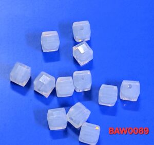 Manik-manik kristal austria kotak facet 6mm warna milky white clear