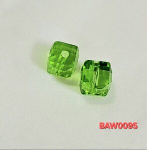 Manik-manik kristal austria bentuk kotak facet 6mm warna pale green clear