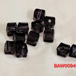 Manik-manik kristal austria bentuk kotak facet 6 mm warna dark violet clear isi 12 pcs (BAW0094)