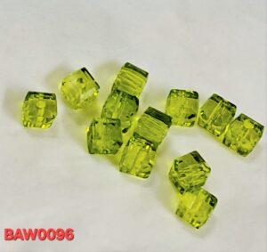 Manik-manik kristal austria bentuk kotak facet 6 mm warna green peridot