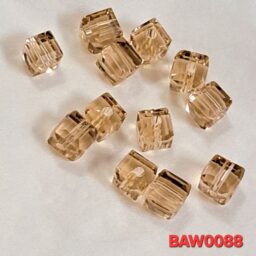Manik-manik kristal austria bentuk kotak facet 6mm warna light brown clear