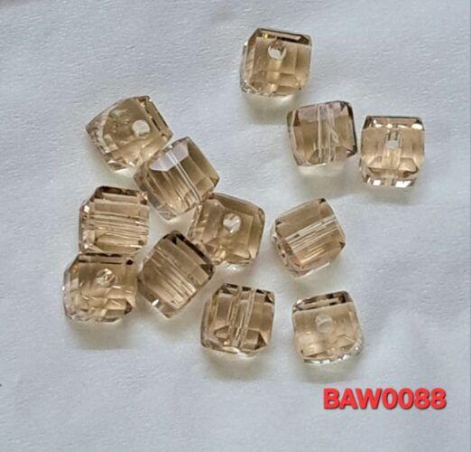 Manik-manik kristal austria bentuk kotak facet 6mm warna light brown clear