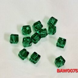 Manik-manik kristal austria bentuk kotak facet 6mm warna grass green clear