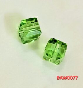 Manik-manik kristal austria bentuk kotak facet 6mm warna light green clear