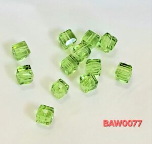 Manik-manik kristal austria bentuk kotak facet 6mm warna light green clear