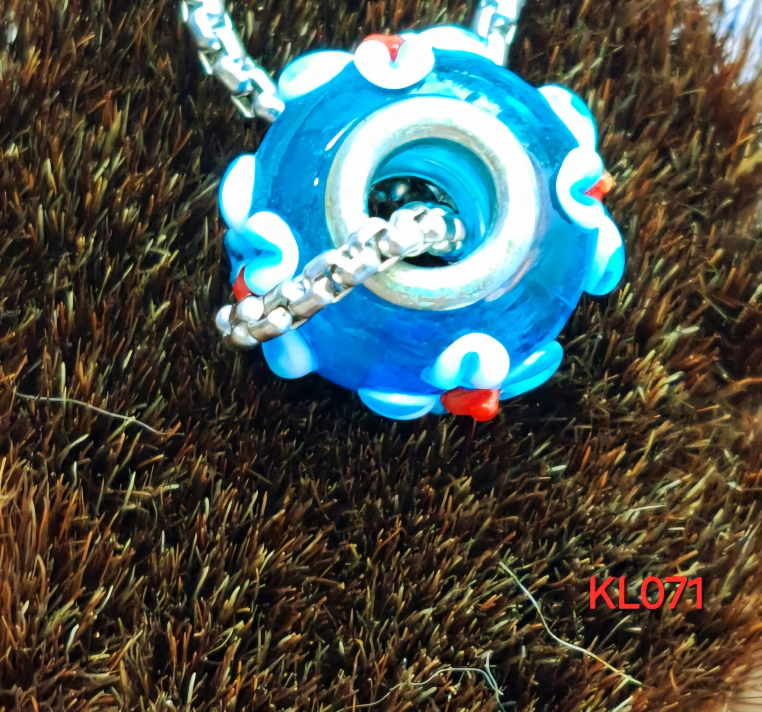 Kalung rantai stainless steel liontin lampwork biru bunga putih-merah