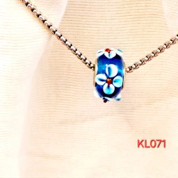 Kalung rantai stainless steel liontin lampwork biru bunga putih-merah