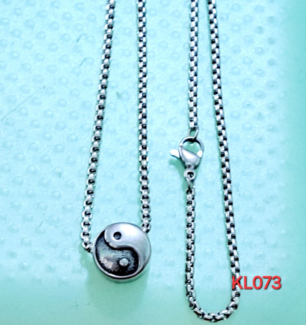 Kalung rantai stainless steel tai chi yin-yang charm 316L