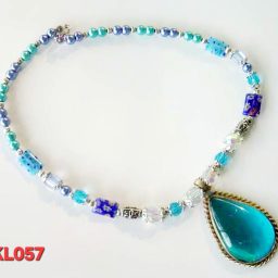 Kalung liontin kaca oval blue clear kombinasi aneka manik-manik